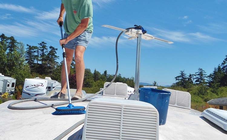 how-to-clean-mold-from-rv-rubber-roof-men