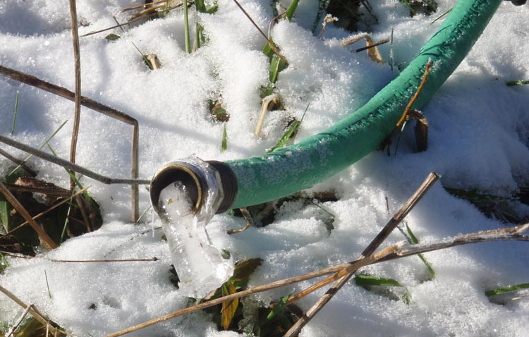 keep-your-rv-water-hose-from-freezing