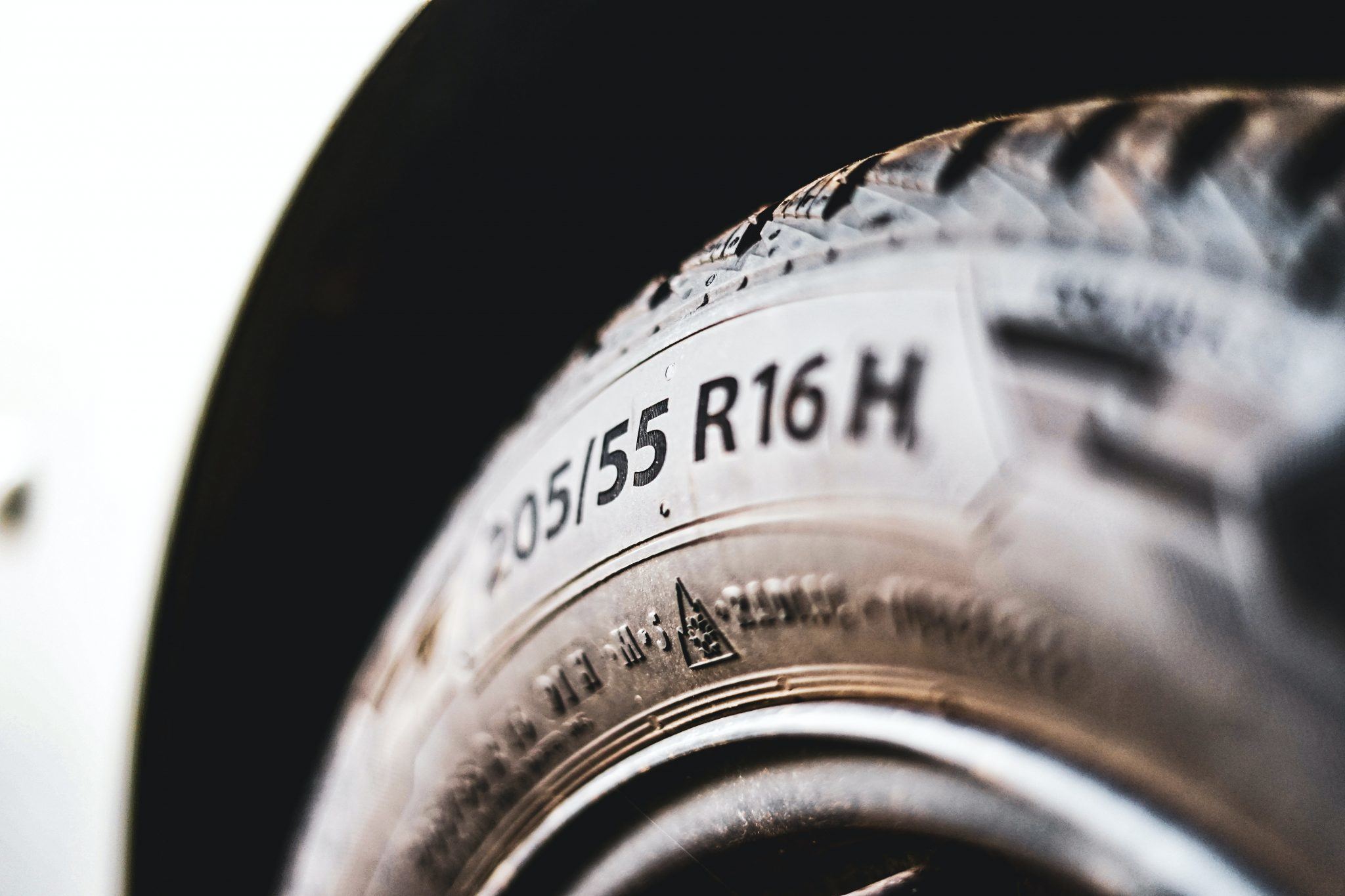 Best All-Season Tires for Your RV: From the Beach to the Mountains