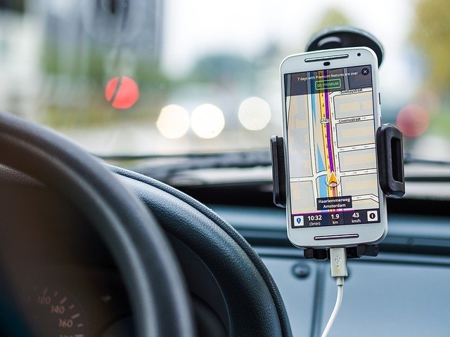 driver using a navigation app